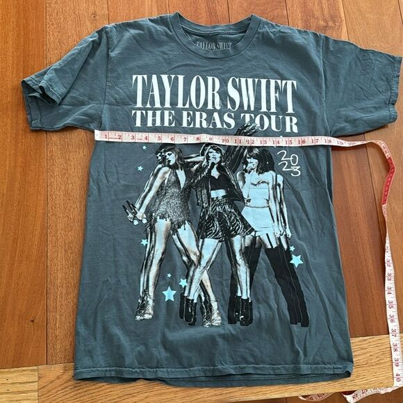 Taylor Swift The Eras Tour Official Merch T-Shirt Size Medium - Picture 6 of 7